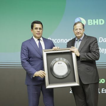 BHD reconoce en FITUR labor de ministro David Collado en favor del turismo.