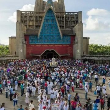 Miles veneran a la Virgen de la Altagracia en Rep. Dominicana