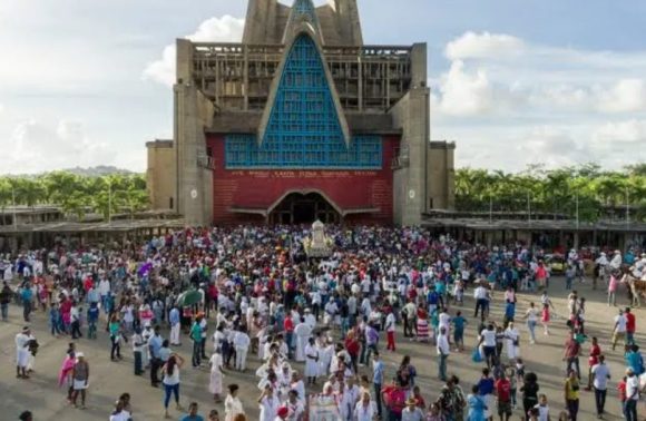 Miles veneran a la Virgen de la Altagracia en Rep. Dominicana