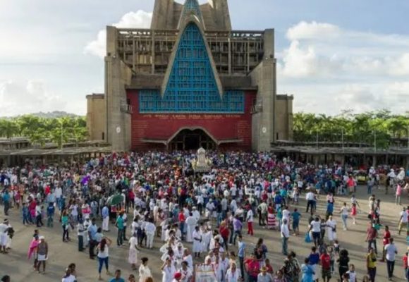 Miles veneran a la Virgen de la Altagracia en Rep. Dominicana