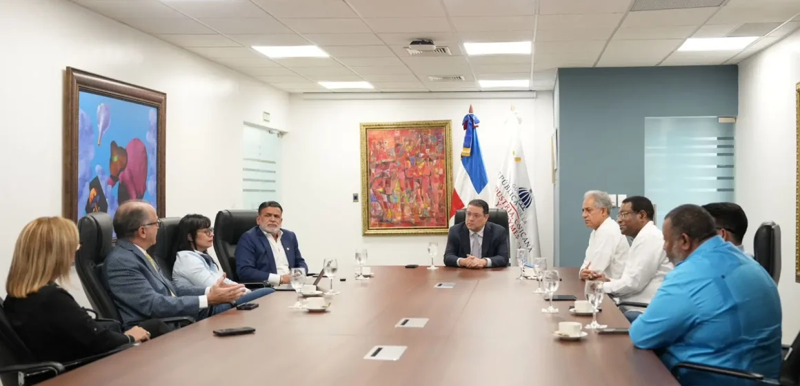 Yayo Sanz Lovatón lidera diálogo con comercio y mipymes