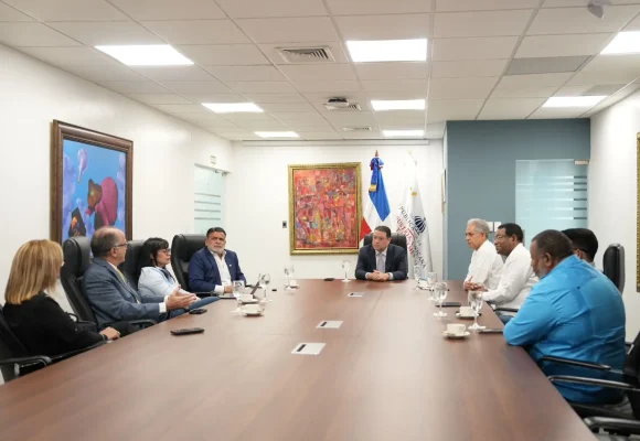 Yayo Sanz Lovatón lidera diálogo con comercio y mipymes