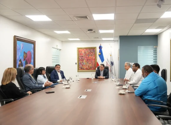 Yayo Sanz Lovatón lidera diálogo con comercio y mipymes