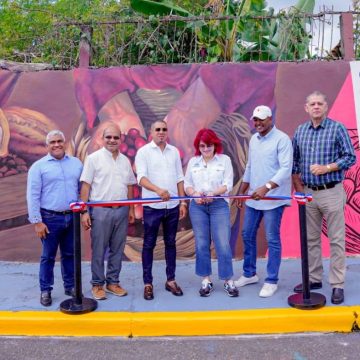 Propeep deja iniciada la Ruta del Arte 2026 con la inauguración de 1,300 metros cuadrados de Paseos de los Colores en Castillo
