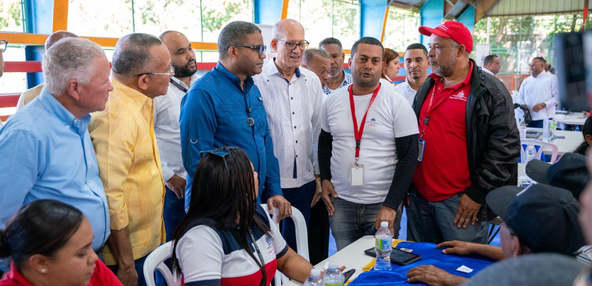 Propeep respalda familias y trabajadores del tabaco en Villa González con jornada de inclusión social