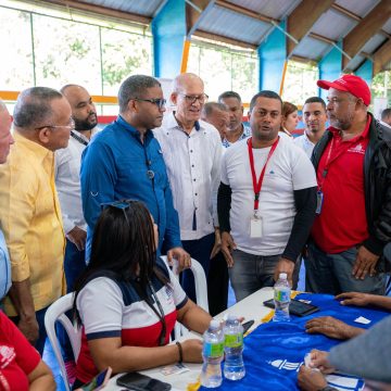Propeep respalda familias y trabajadores del tabaco en Villa González con jornada de inclusión social