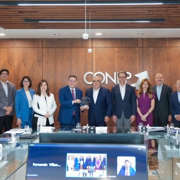CONEP reconoce gestión de Yayo Sanz Lovatón en la DGA y proyecta continuidad estratégica en el MICM