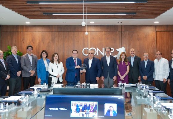 CONEP reconoce gestión de Yayo Sanz Lovatón en la DGA y proyecta continuidad estratégica en el MICM