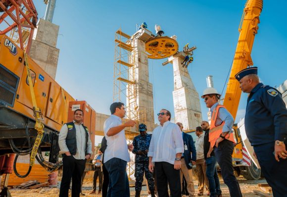 Paliza supervisa avances de Línea 3 del Teleférico SD; primera fase estará lista en diciembre