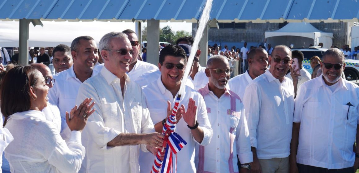 Presidente Abinader y Fellito Suberví ponen en servicio Acueducto por bombeo más grande del país; producirá más de 136 millones de galones diarios