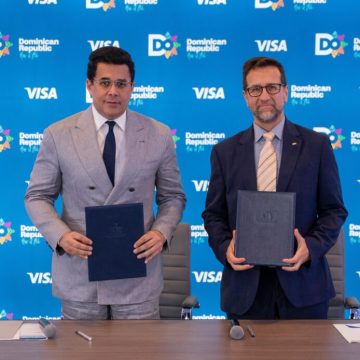 David Collado firma acuerdo con visa internacional para fortalecer la promoción turística de RD