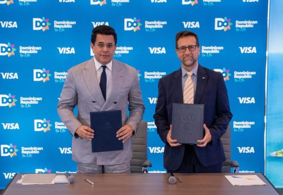 David Collado firma acuerdo con visa internacional para fortalecer la promoción turística de RD