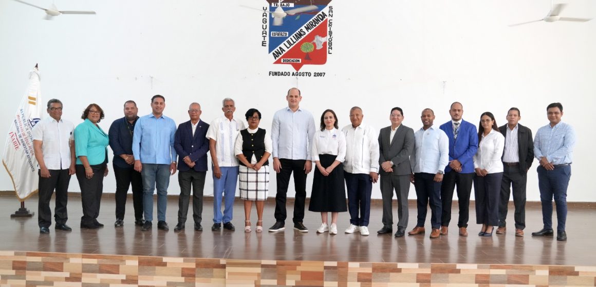 En el Día Nacional del Estudiante, INABIE impulsa jornada que fortalece la nutrición de más de 58,800 alumnos de San Cristóbal