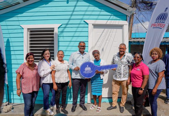 1a13dc38-edcc-4fa3-a151-9d99e007ce38 Propeep entrega vivienda reconstruida a Carmen Araujo, no vidente de 64 años en Capotillo