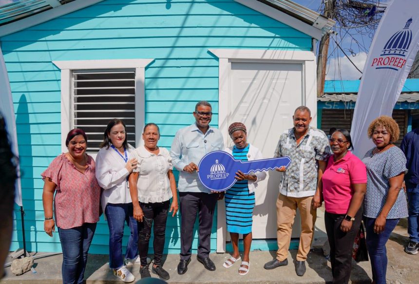1a13dc38-edcc-4fa3-a151-9d99e007ce38 Propeep entrega vivienda reconstruida a Carmen Araujo, no vidente de 64 años en Capotillo