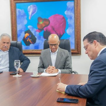 377e1717-d5ac-4903-88e7-6b067ea9d6bc Ministro Sanz Lovatón lidera reunión con el sector provisiones para asegurar la cadena de suministro frente a la crisis en Medio Oriente