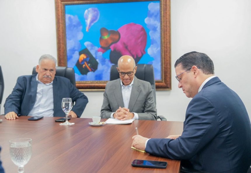 Ministro Sanz Lovatón lidera reunión con el sector provisiones para asegurar la cadena de suministro frente a la crisis en Medio Oriente