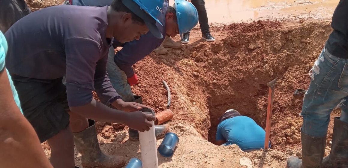 48908e55-afc6-4902-8c05-2152193e3433 CAASD optimiza redes de distribución en sectores de Santo Domingo Este