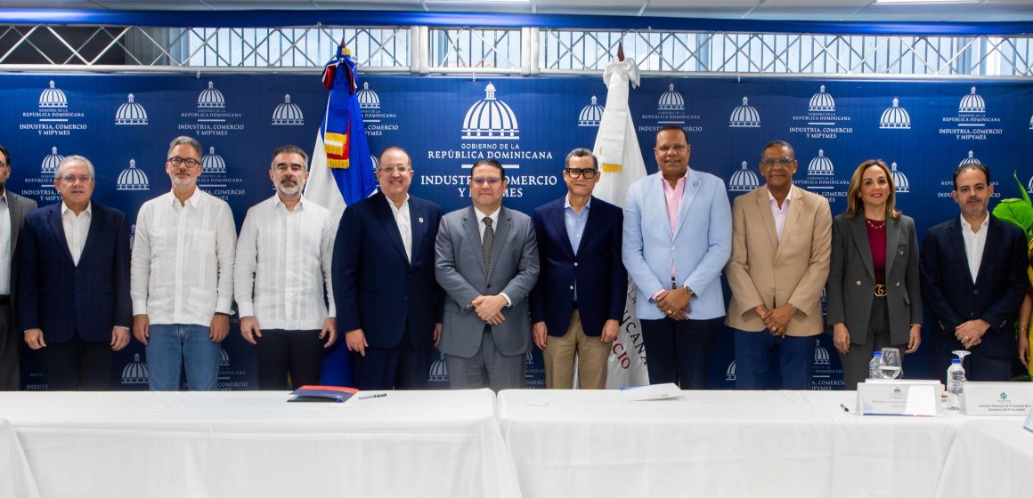 777e0725-4b02-47c9-a15c-cd3cab7a9a71 Yayo Sanz Lovatón anuncia ofensiva nacional contra el comercio ilícito