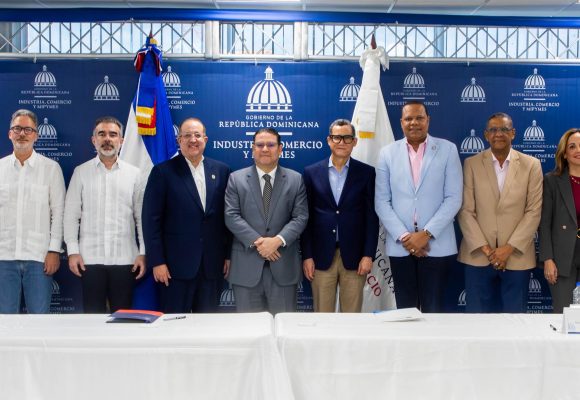 777e0725-4b02-47c9-a15c-cd3cab7a9a71 Yayo Sanz Lovatón anuncia ofensiva nacional contra el comercio ilícito