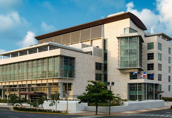 Arrestan in fraganti a fiscal que recibió 10,000 dólares de una persona bajo investigación