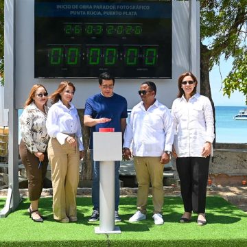 Ministro Collado deja iniciada obra en la playa de Punta Rucia, Puerto Plata.
