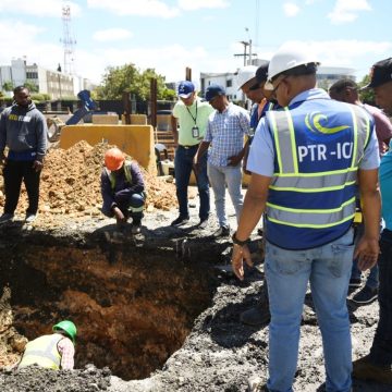 CAASD trabaja en corrección averías provocadas por empresa construye paso a desnivel en la 27 de Febrero 