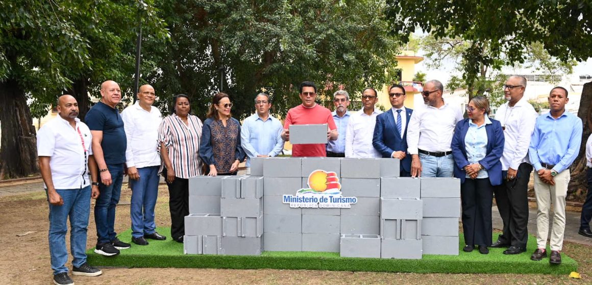 David Collado deja iniciados trabajos de revitalización del parque San Miguel y su entorno