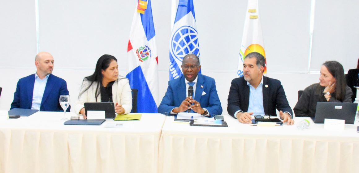Reunión Banco Mundial MITUR se reúne con el Banco Mundial y presentó plan estratégico para el desarrollo turístico de Pedernales y la región Enriquillo