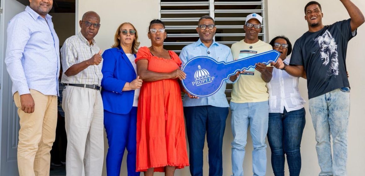 a00fc869-ad6a-407a-bb40-ad64c86fffe3 Propeep entrega vivienda remozada y equipada a familia de escasos recursos afectada por incendio en San Cristóbal