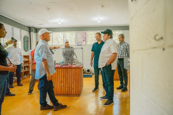 Ministro Paliza recorre puntos históricos de Jánico que formarán parte de la Ruta del Encuentro