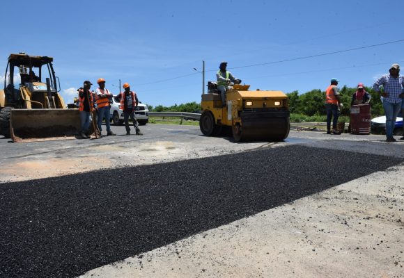 f74a019f-336d-4f20-9226-50e97d4a4a1a CAASD asfalta 5,000 metros cuadrados en el Gran Santo Domingo en primeros dos meses de 2026