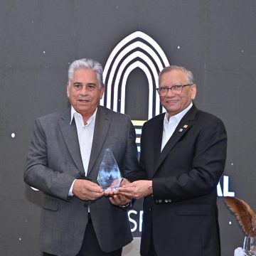 Banreservas reconoce a Winston “Chilote” Llenas en homenaje a los 93 años de las Águilas Cibaeñas