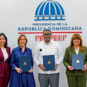 Propeep y Banco Adopem firman convenio para impulsar inclusión financiera de emprendedores informales del país