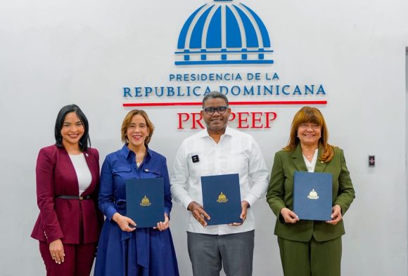 fc01c451-5f4e-4964-8ef9-0d1ed9603041 Propeep y Banco Adopem firman convenio para impulsar inclusión financiera de emprendedores informales del país