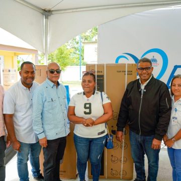 Gobierno refuerza asistencia social en Pantoja y Palmarejo con entrega de enseres del hogar