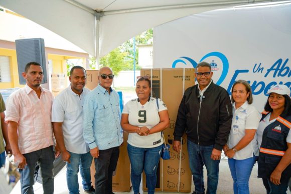 Gobierno refuerza asistencia social en Pantoja y Palmarejo con entrega de enseres del hogar