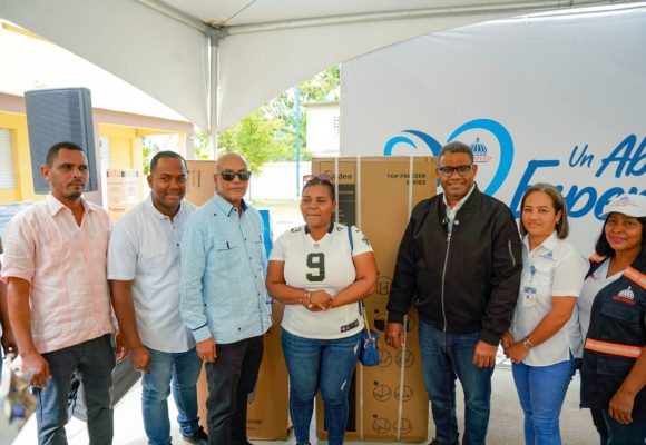 Gobierno refuerza asistencia social en Pantoja y Palmarejo con entrega de enseres del hogar