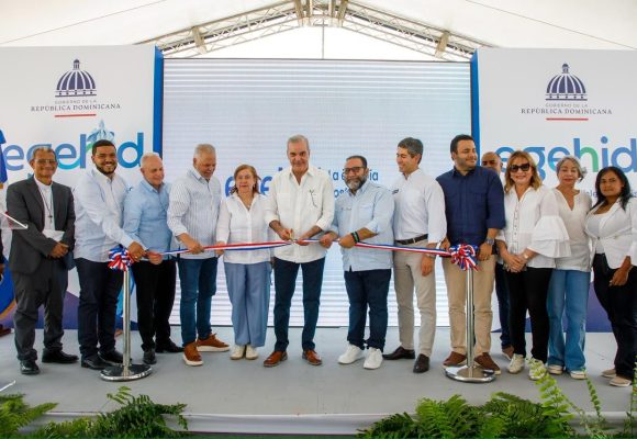 En inauguración de carretera que conecta al distrito municipal de Tavera con Jarabacoa, presidente Abinader dice nunca antes se habían hecho tantas carreteras y tantas mejorías en la sierra