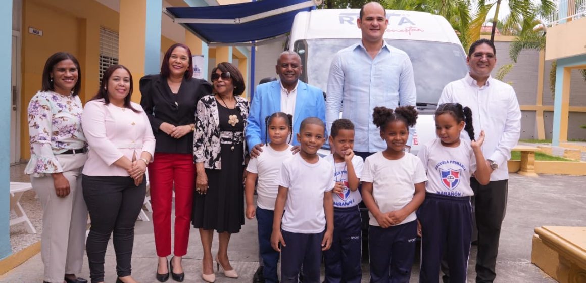 El INABIE interviene Sabana Perdida con jornada de salud en beneficio de más de 1,000 estudiantes