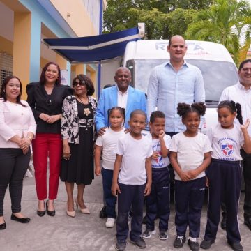 El INABIE interviene Sabana Perdida con jornada de salud en beneficio de más de 1,000 estudiantes
