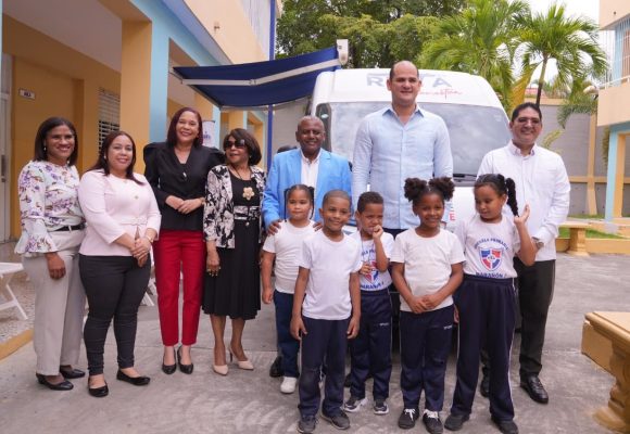 El INABIE interviene Sabana Perdida con jornada de salud en beneficio de más de 1,000 estudiantes