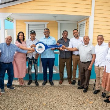 Propeep construye viviendas a dos familias en condiciones vulnerables en Piña Vieja y Comedero Arriba de Cotuí