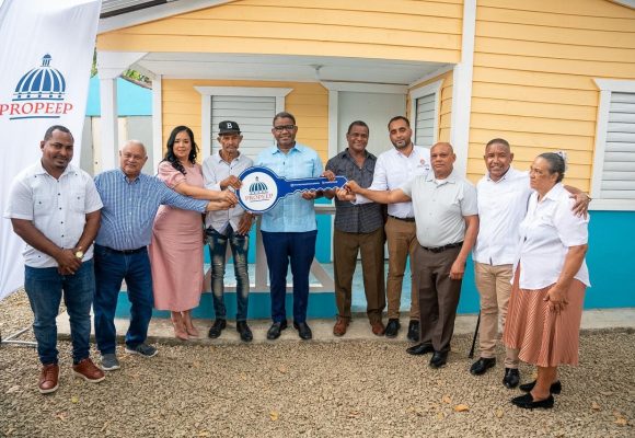 Propeep construye viviendas a dos familias en condiciones vulnerables en Piña Vieja y Comedero Arriba de Cotuí