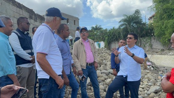 Fellito Suberví inspecciona trabajos en cañadas Guajimía y Los Girasoles