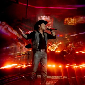 Christian Nodal conquista Altos de Chavón en una noche a casa llena cargada de éxitos