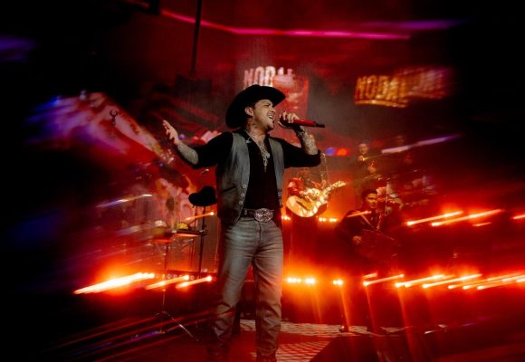 Foto 4 Christian Nodal conquista Altos de Chavón en una noche a casa llena cargada de éxitos