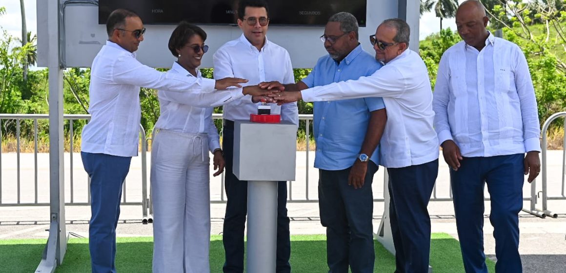 David Collado deja iniciados los trabajos de la carretera que une Nisibón-Uvero Alto.