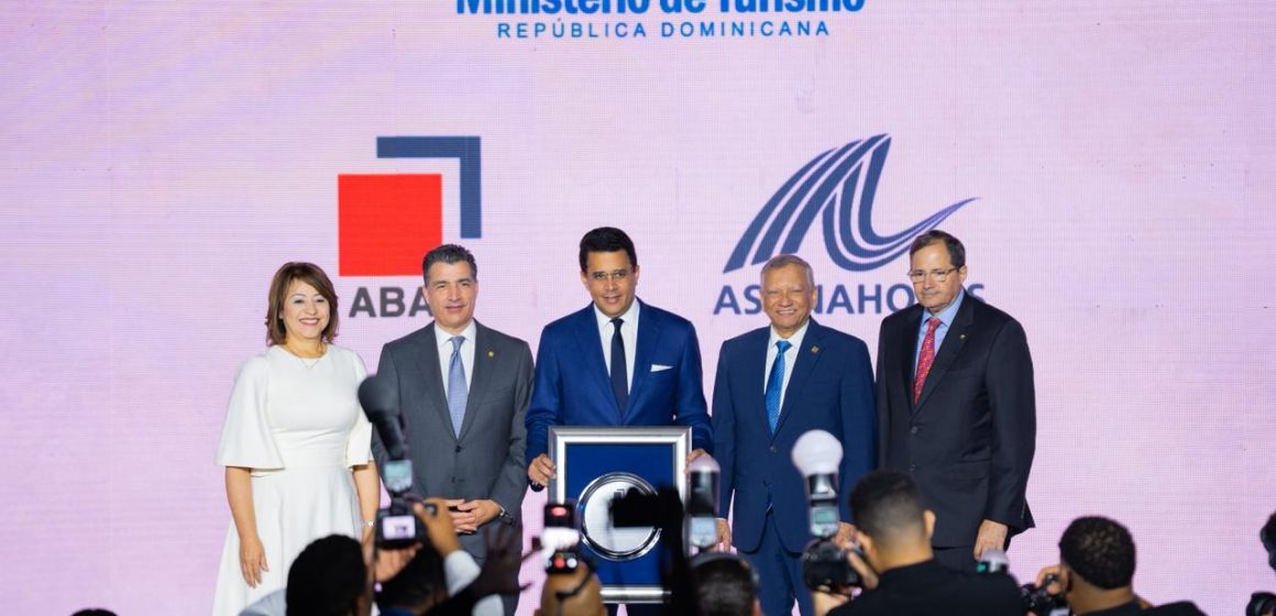 Asociación de Bancos de la República Dominicana reconoce labor del ministro David Collado