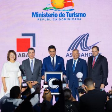Asociación de Bancos de la República Dominicana reconoce labor del ministro David Collado